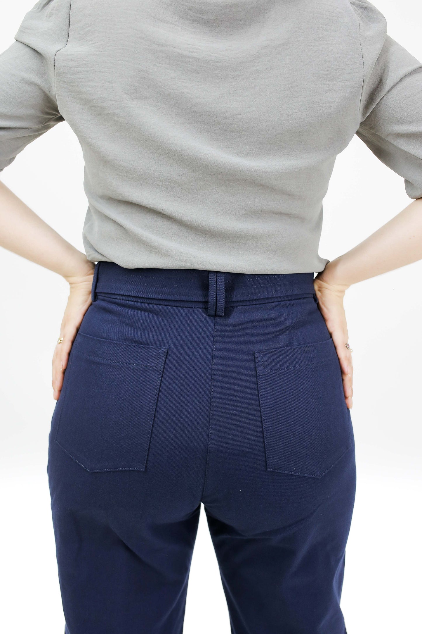CALÇA SARJA RETA COM CINTO FAIXA