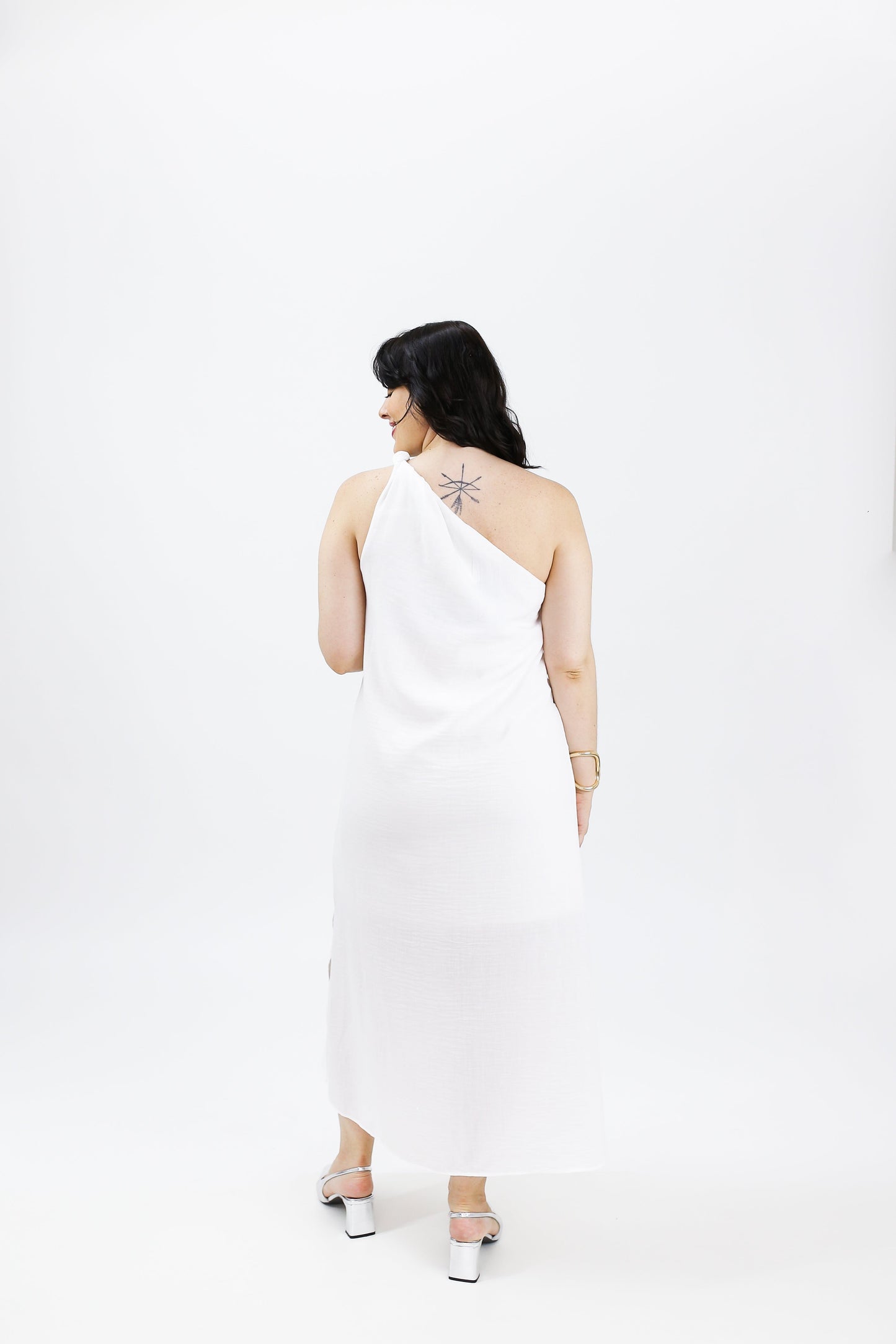 VESTIDO UM OMBRO TORCIDO