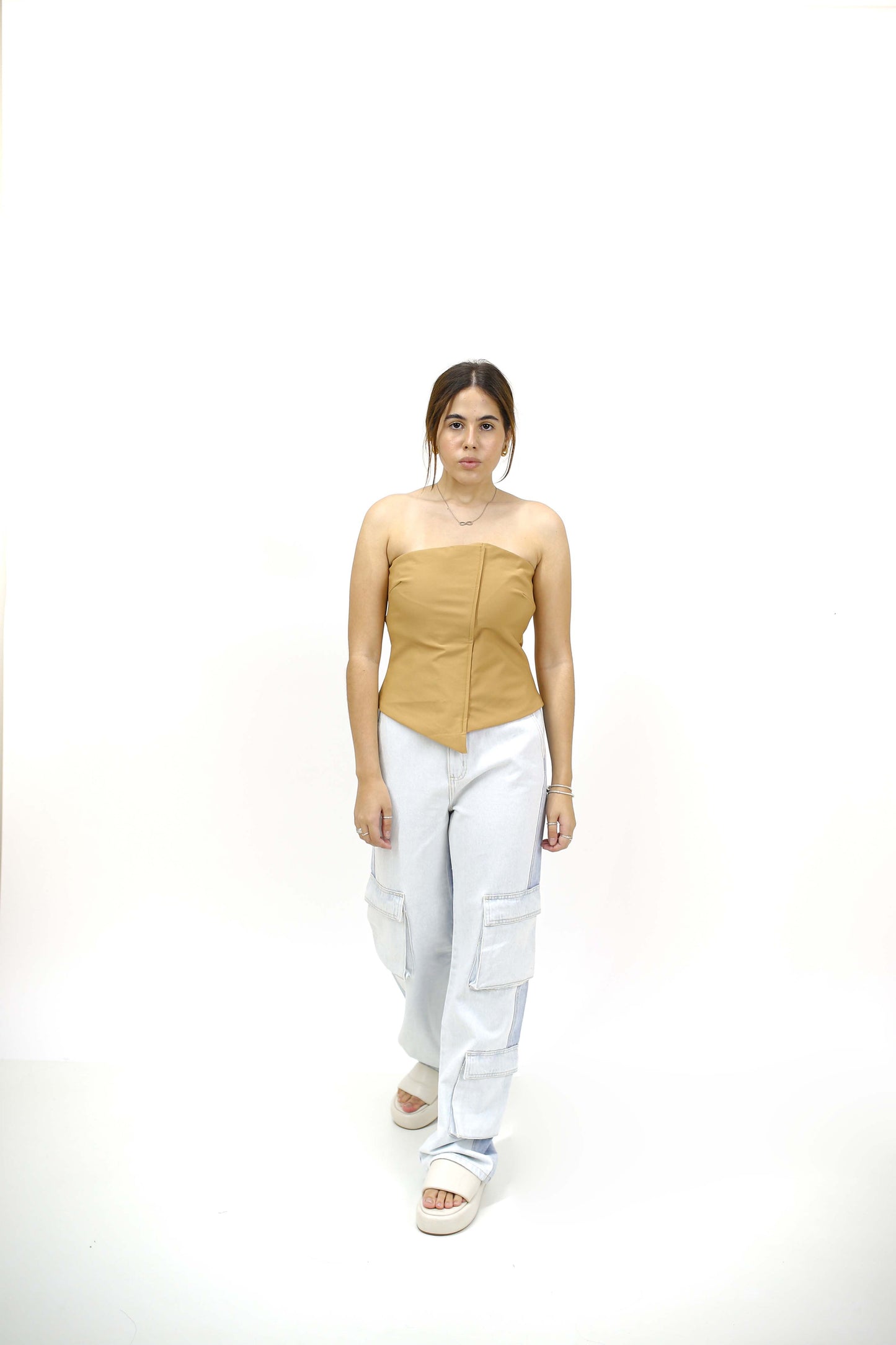BLUSA SEM ALCA DETALHE TRANSPASSADA