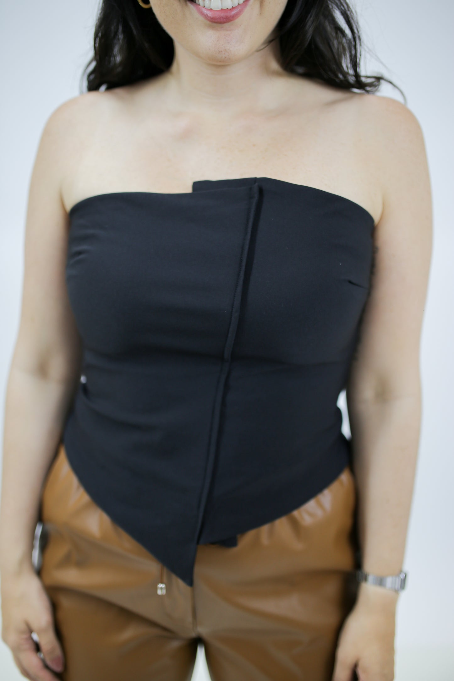 BLUSA SEM ALCA DETALHE TRANSPASSADA