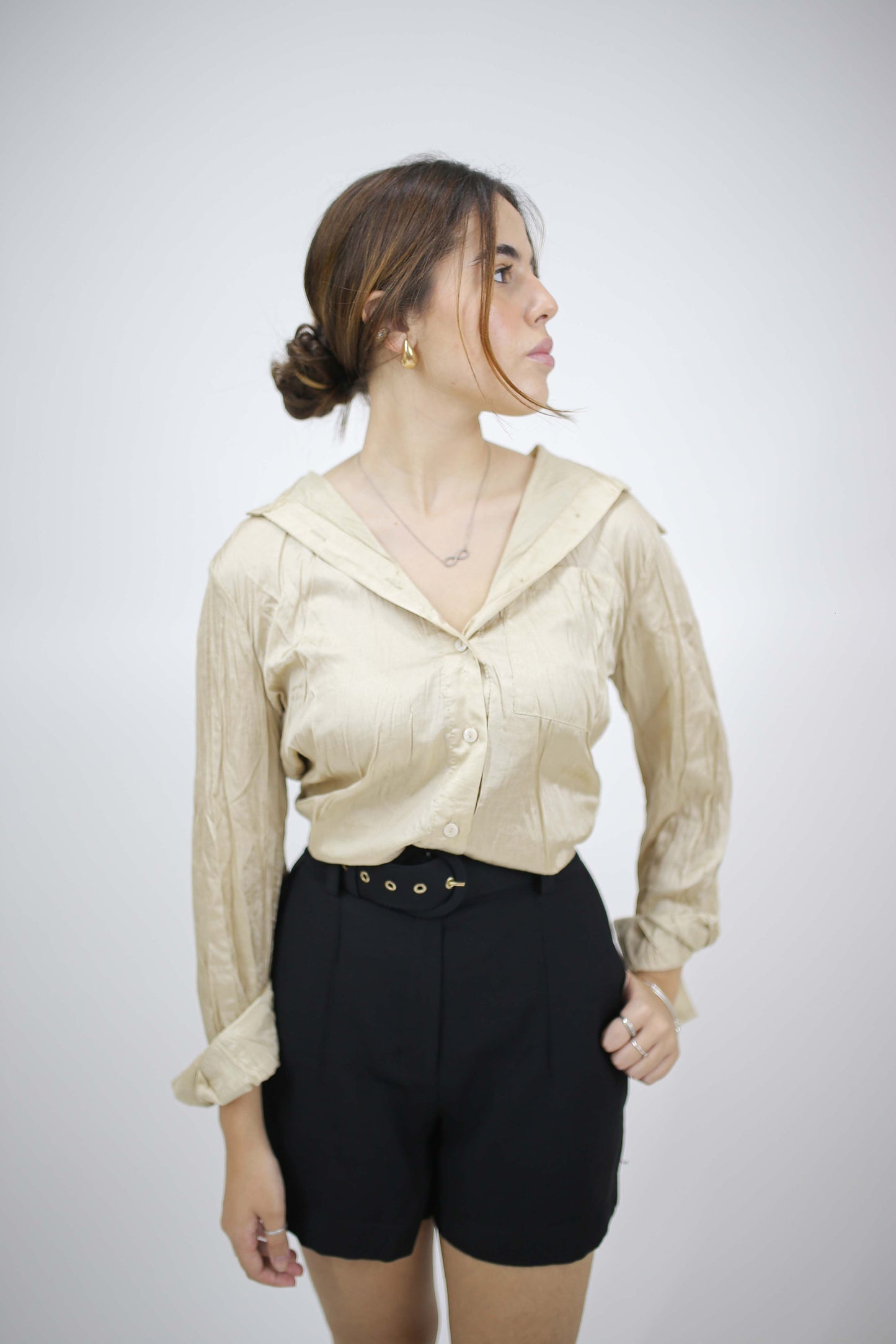 CAMISA SATIM MANGA LONGA COM BOLSO