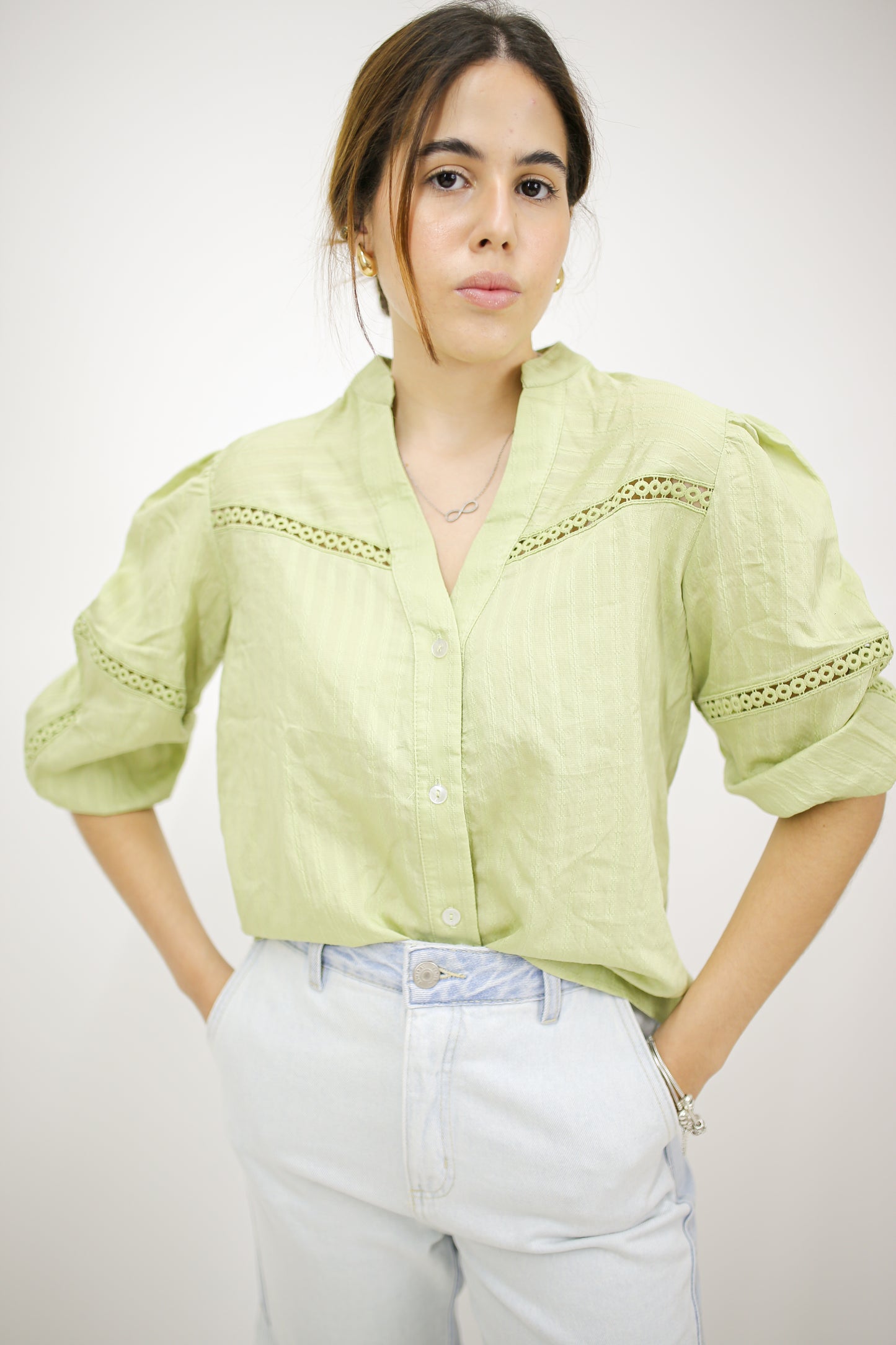 CAMISA LISTRA COM ENTREMEIOS RENDA
